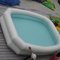 White inflatable poolGP062